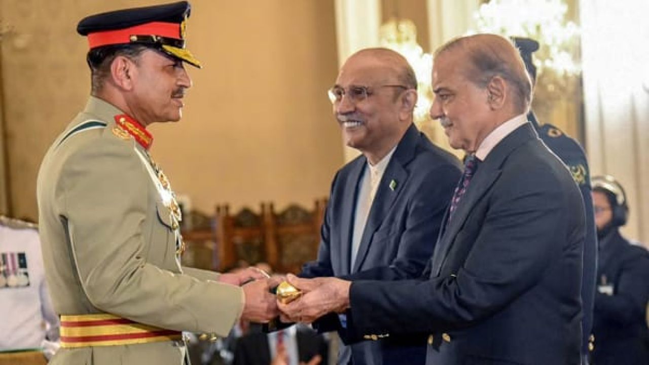 পাকিস্তানের প্রথম ‘চিফ অব ডিফেন্স ফোর্সেস’ হলেন ফিল্ড মার্শাল আসিম মুনির