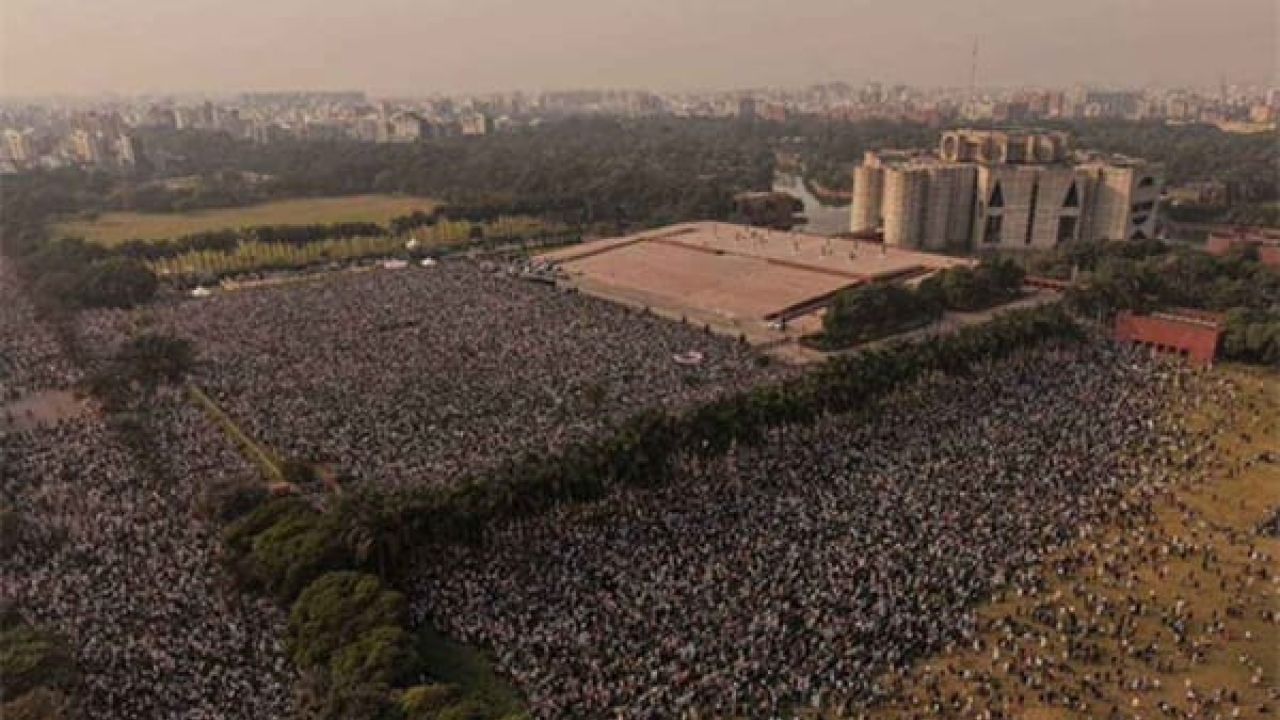 শহীদ শরিফ ওসমান বিন হাদির জানাজায় লাখো মানুষের ঢল