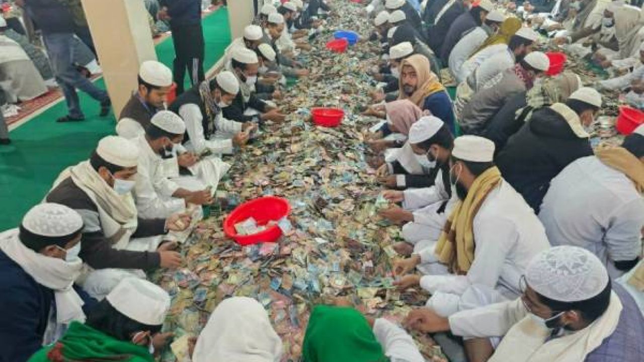 পাগলা মসজিদের ১৩ দানবাক্সে মিলেছে ৩৫ বস্তা টাকা, চলছে গণনা