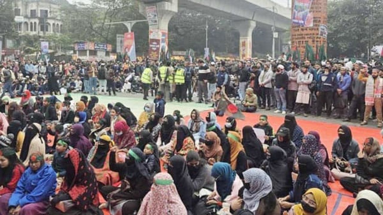 হাদি হত্যার বিচার দাবিতে চতুর্থ দিনের মতো শাহবাগ অবরোধ