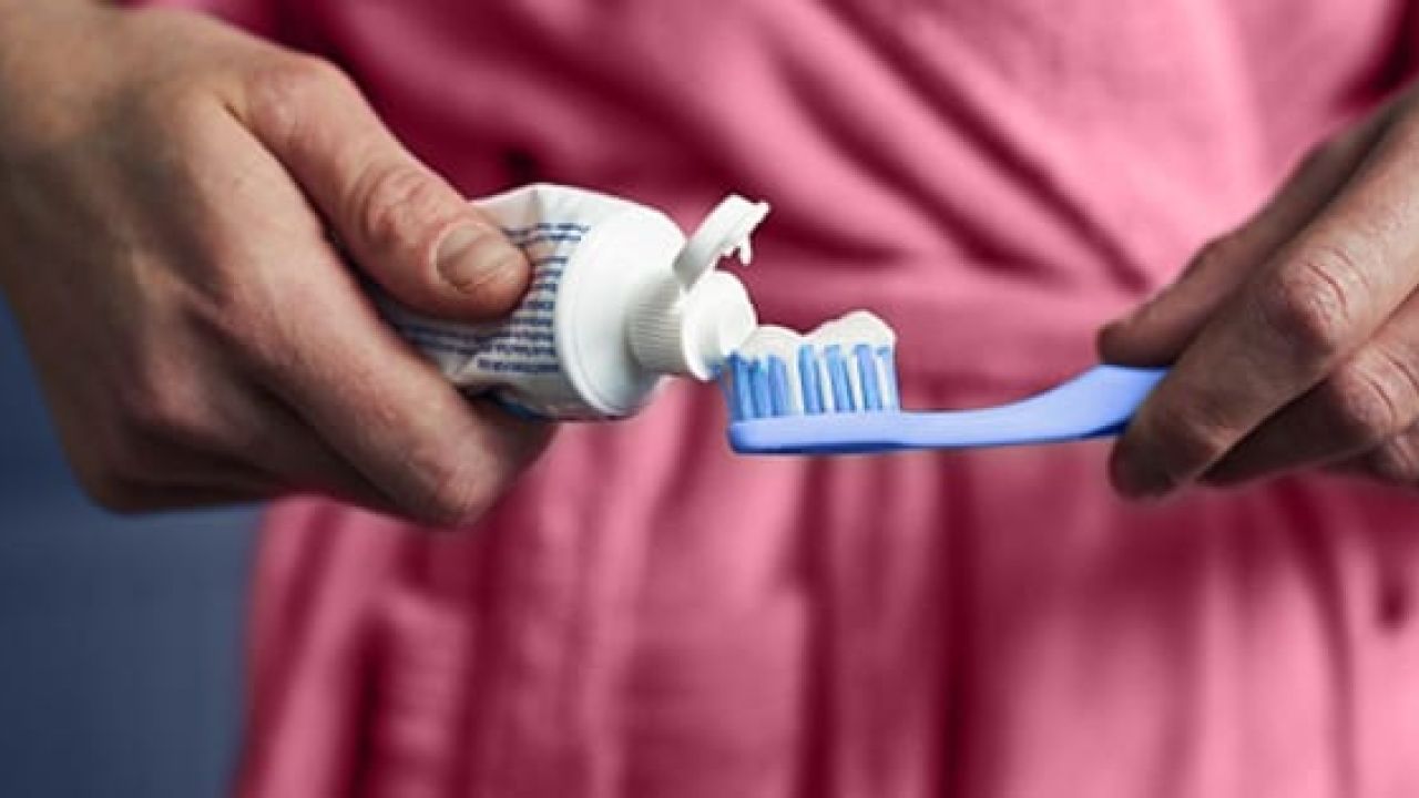 রাতে দাঁত না মেজে ঘুমালে হতে পারে বড় ক্ষতি