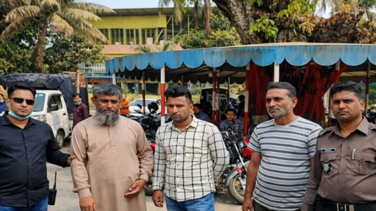 স্ত্রীকে দিয়ে হানিট্র্যাপ, চক্রের তিন সদস্য গ্রেপ্তার