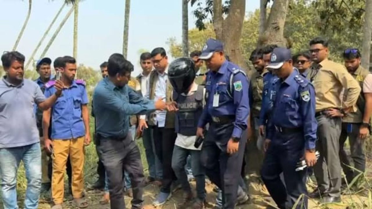 পাবনায় দাদি-নাতনি হত্যা ও ধর্ষণের ঘটনায় এক স্বজন গ্রেফতার, পুলিশের জিজ্ঞাসাবাদে স্বীকারোক্তি