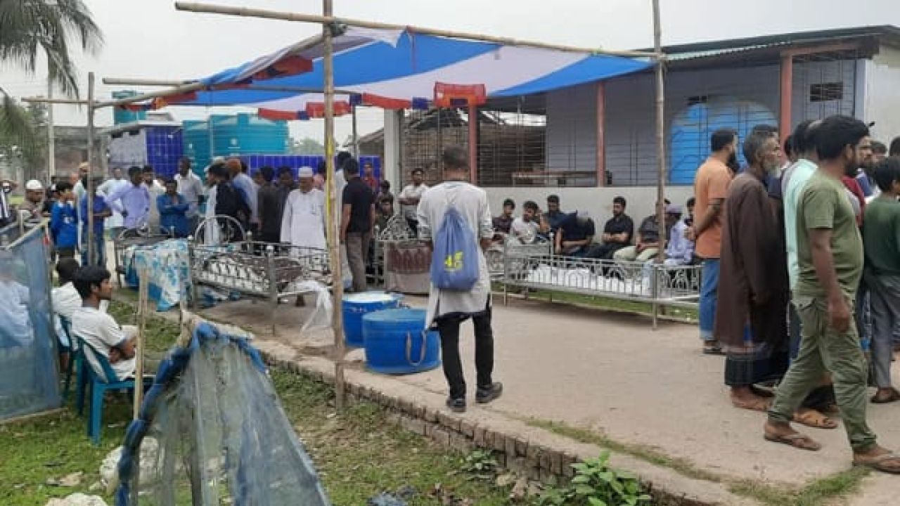 বাগেরহাটে ১৪ মৃত্যু: বউ বরণ নয়, ৯ মরদেহ দাফনের অপেক্ষায় স্বজনেরা