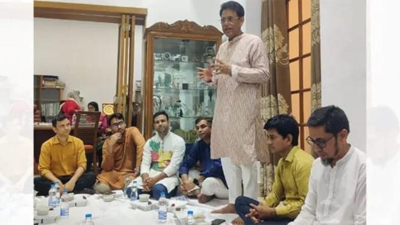 আবারও ধনীদের তালিকার শীর্ষে বলিউড বাদশা শাহরুখ খান