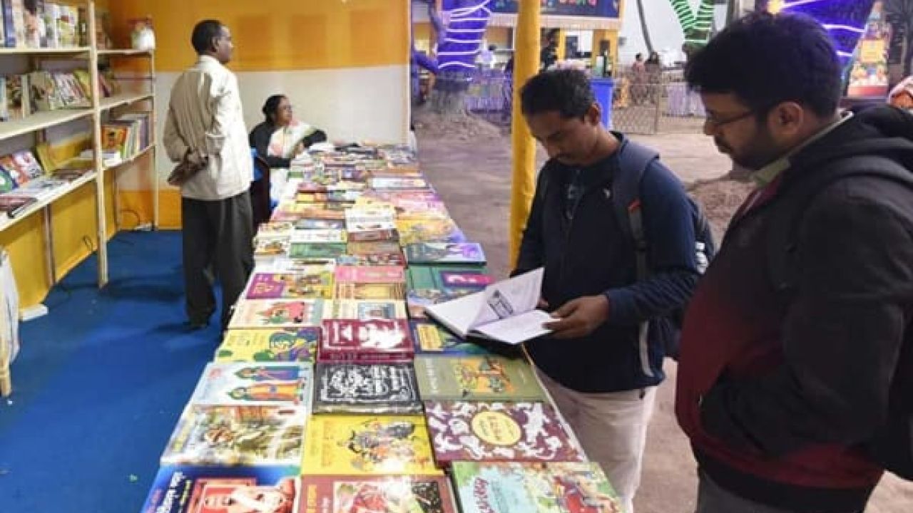 বইমেলায় নতুন বই প্রকাশ অর্ধেকে নেমেছে, বিক্রিও কমেছে ৮০ শতাংশ: প্রকাশক ঐক্য