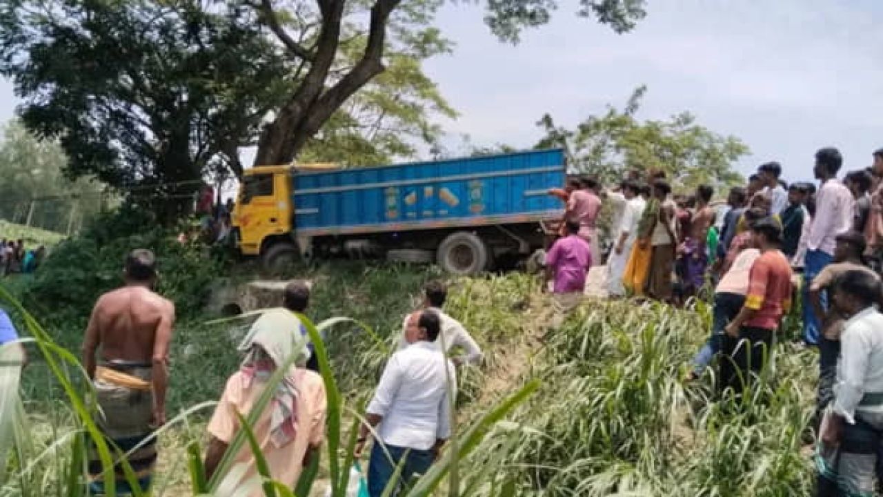 সাটুরিয়ায় ট্রাক-মোটরসাইকেল সংঘর্ষে দুই কিশোর নিহত