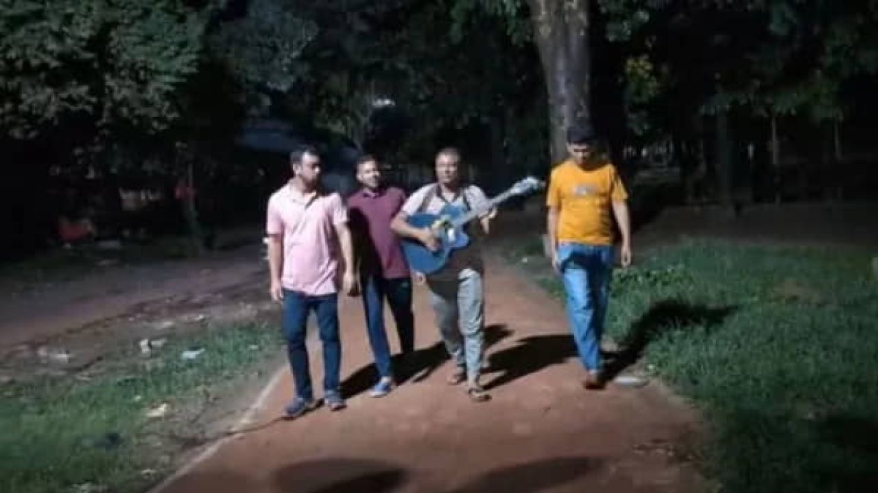 মাদক উদ্ধারে পুলিশের ‘আইয়ুব বাচ্চু’ কৌশল: গান গেয়ে মাদক কারবারিদের গ্রেপ্তার