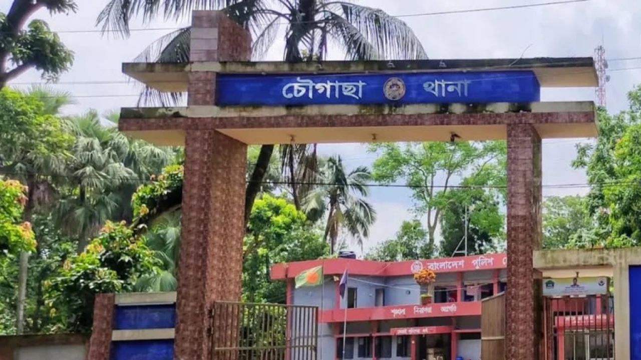 যশোরের চৌগাছায় স্ত্রীকে গাছের সাথে বেধে স্বামীকে কুপিয়ে হত্যা 