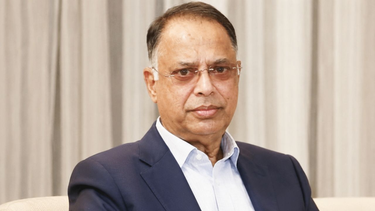 ১৬ লাখ টন জ্বালানি তেল কিনতে সিঙ্গাপুর যাচ্ছেন জ্বালানিমন্ত্রী।
