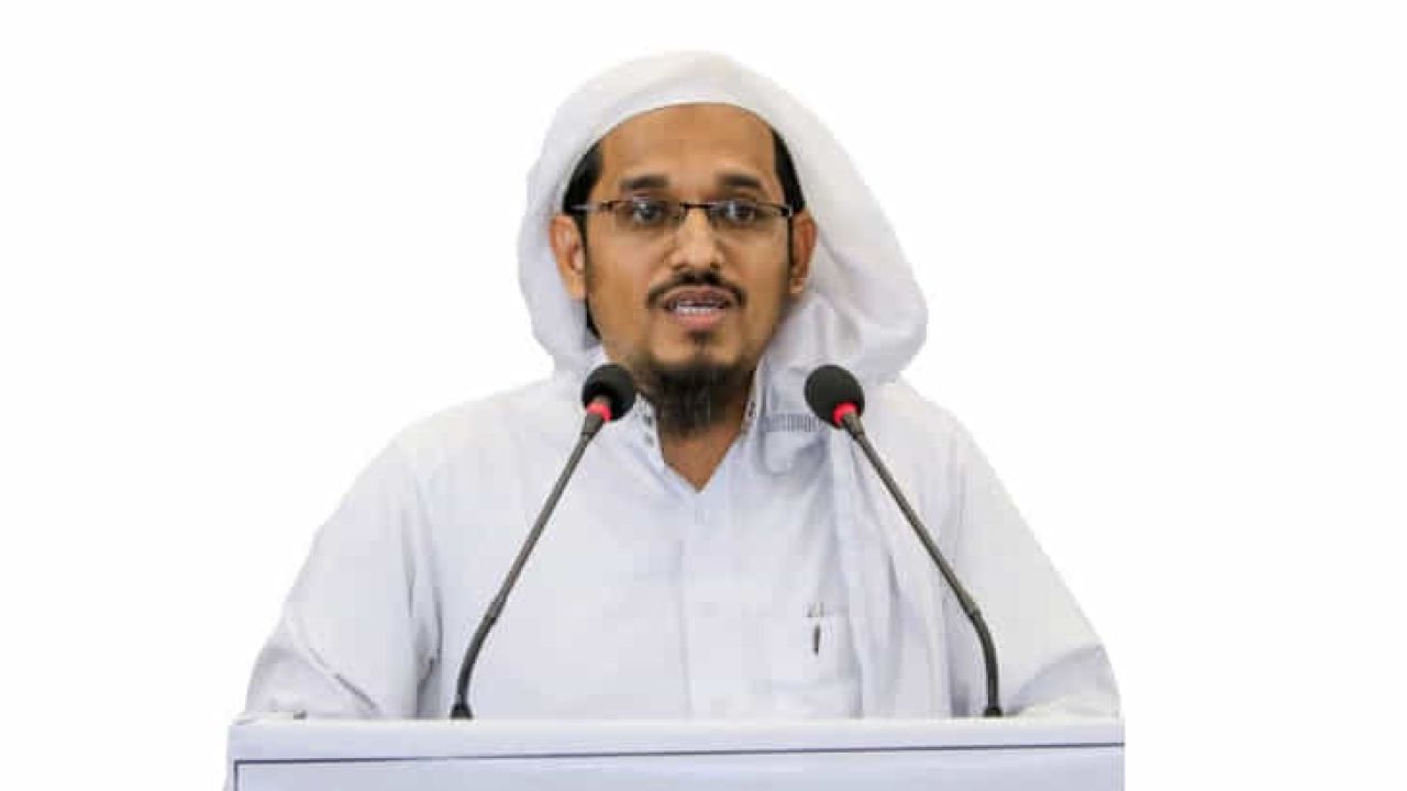 সাদা-কালো পতাকা নিয়ে সমালোচনার পর নিজের অবস্থান স্পষ্ট করলেন মুফতি হারুন ইজহার