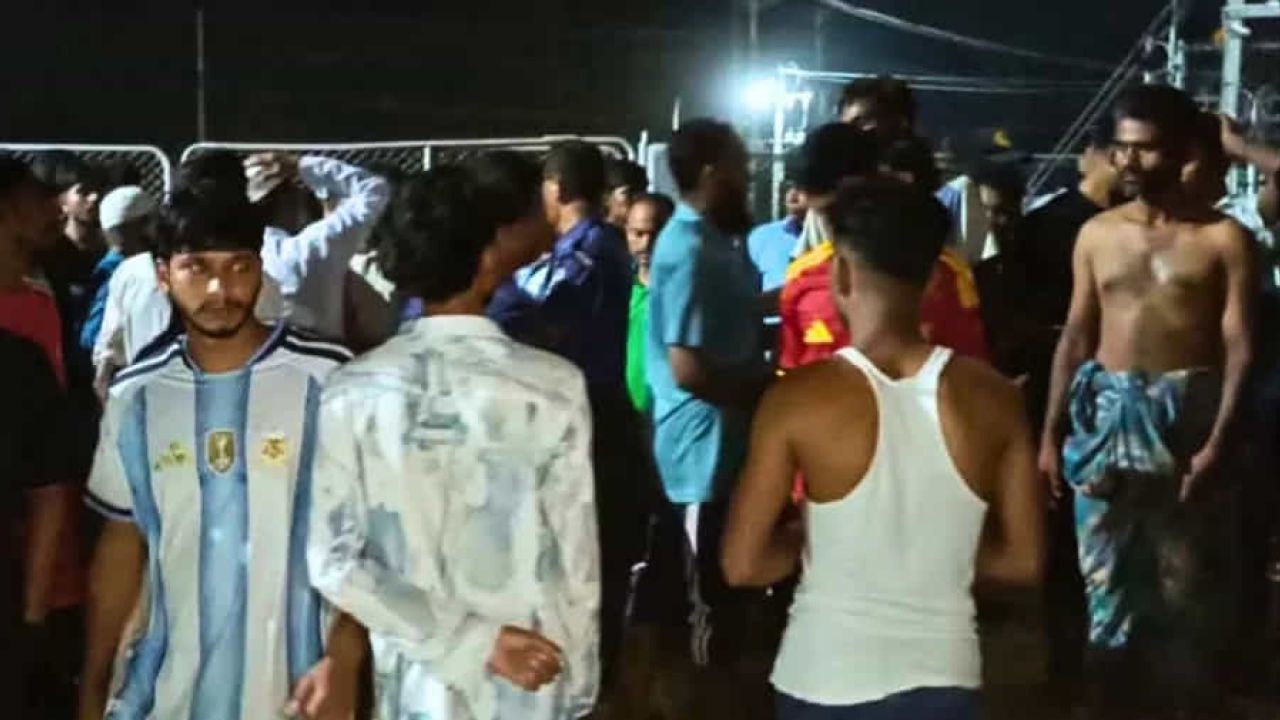 জামালপুরের মাদারগঞ্জে লোডশেডিংয়ের প্রতিবাদে বিদ্যুৎ কেন্দ্র ঘেরাও