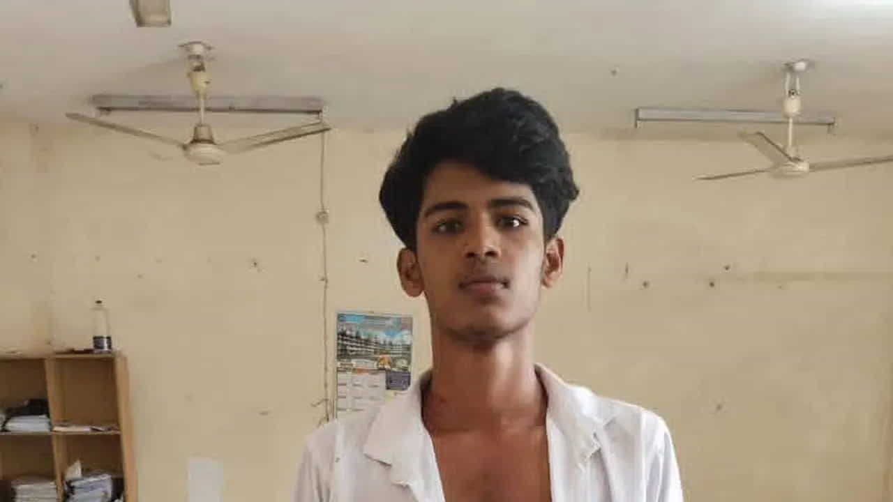 ভোলার লালমোহনে দলবদ্ধ হামলায় যুবক নিহত, স্কুলছাত্রের আত্মসমর্পণ