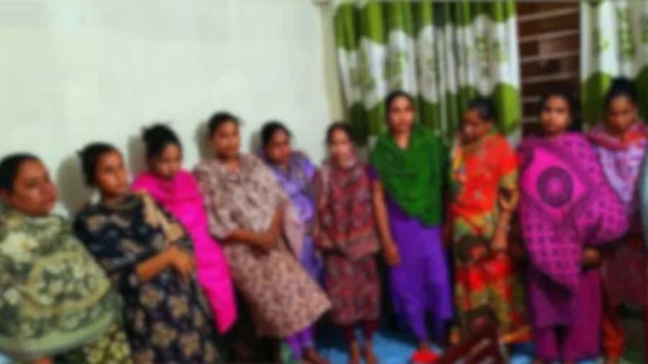 সিরাজগঞ্জে ছিনতাইকারী চক্রের ১১ নারী সদস্য গ্রেপ্তার