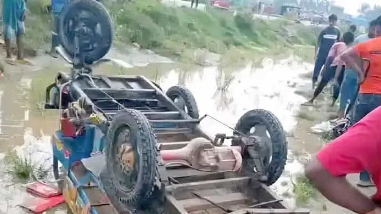 সিরাজগঞ্জে বাসের ধাক্কায় অটোরিকশায় থাকা মা-ছেলে নিহত