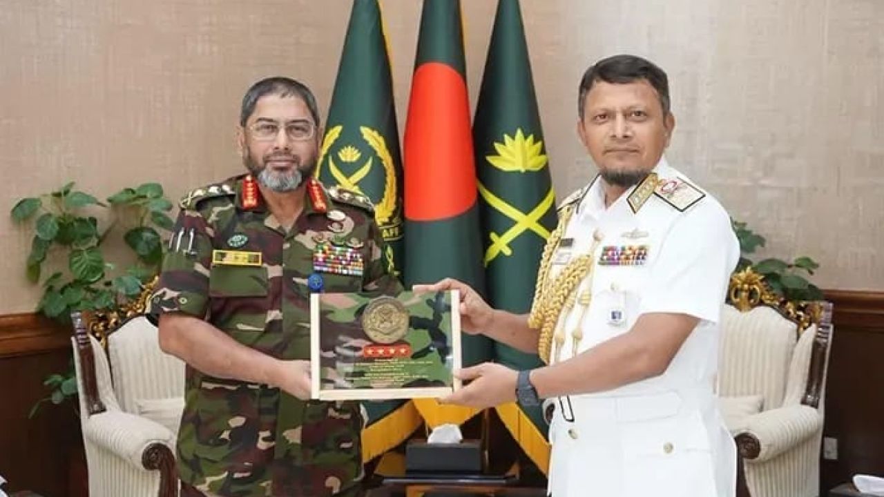 সেনাপ্রধানের সঙ্গে বিদায়ী সৌজন্য সাক্ষাৎ করলেন নৌবাহিনী প্রধান
