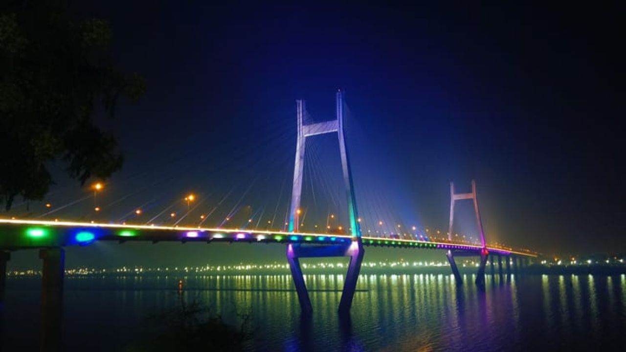 একসঙ্গে মরার সিদ্ধান্ত নিয়ে যমুনায় ঝাঁপ দিলেন প্রেমিক, পালিয়ে গেলেন প্রেমিকা