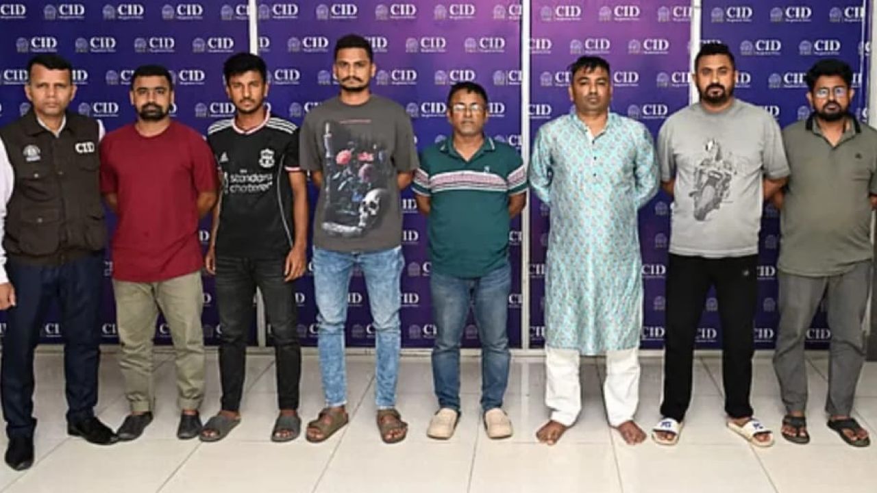 মোদির বাসভবনের সামনে রণক্ষেত্র, আটক প্রিয়াঙ্কা-অখিলেশ, রক্তাক্ত রাহুল গান্ধী
