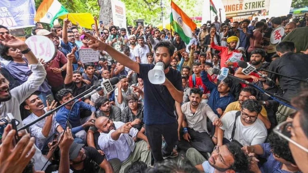  আবারও রাজপথে নামার হুঁশিয়ারি ককরোচ পার্টির