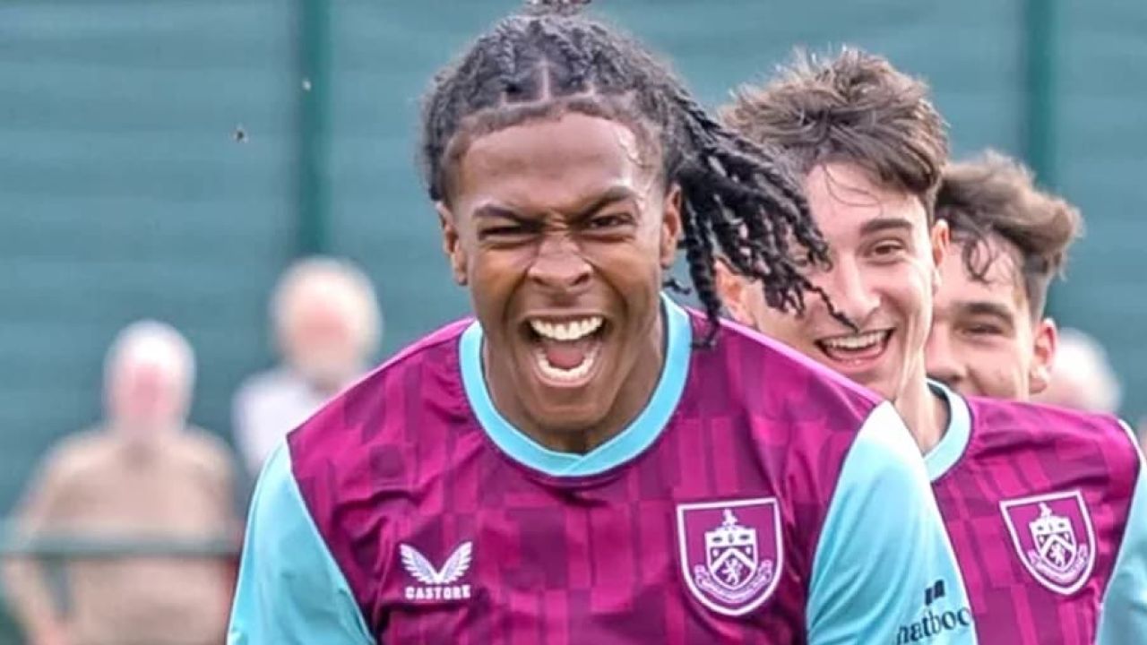 ঢাকায় আসছেন অ্যাডাম আব্বাস, বাফুফের নিয়োগ আরো তিন নতুন বিদেশি কোচ