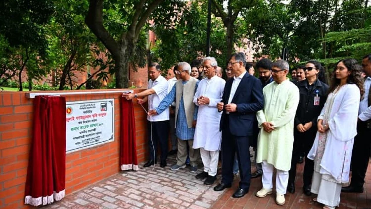 জুলাই গণঅভ্যুত্থান স্মৃতি জাদুঘরের উদ্বোধন, গ্যালারি ঘুরে দেখলেন প্রধানমন্ত্রী