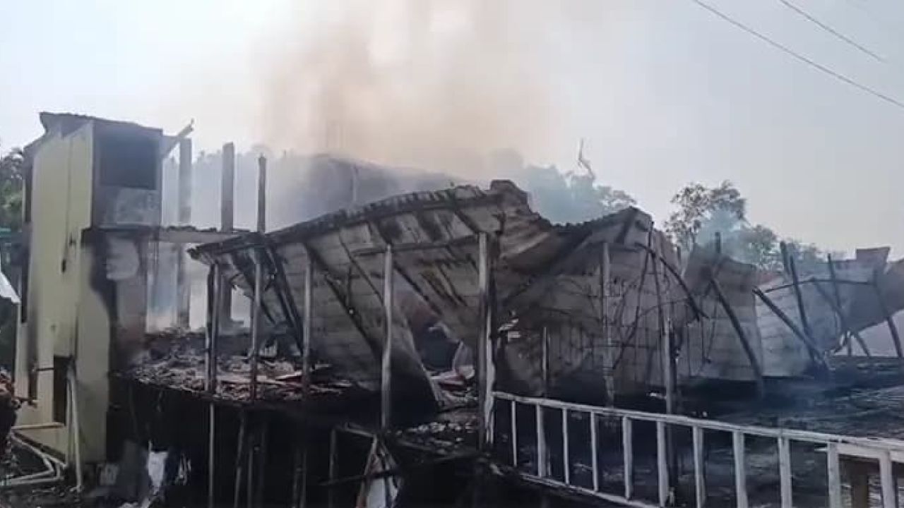 কক্সবাজারের ইনানীতে রিসোর্টে ভয়াবহ আগুন, পাঁচ পর্যটকের মৃত্যু